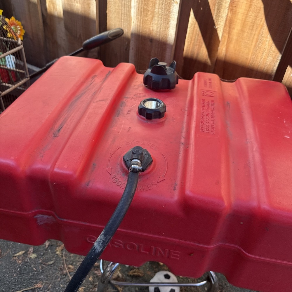 Low Profile 12-Gallon Fuel Tank For Outboard Engines - Durable & Portable